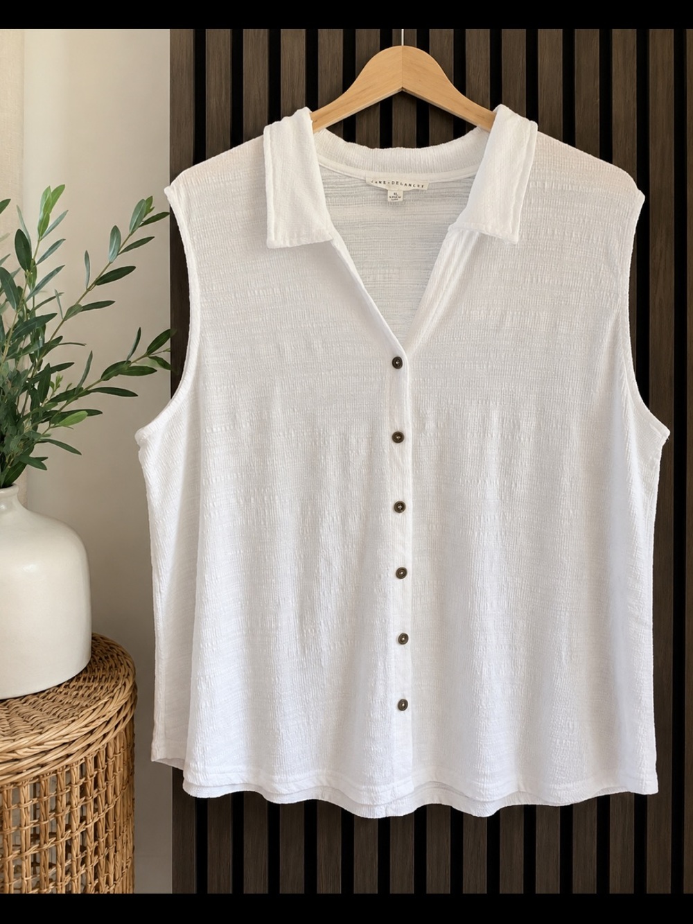 Jane + Delancey White Textured Sleeveless Button Front Top XL